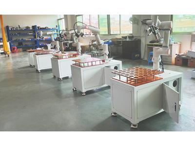 機(jī)器人料倉一體機(jī)——點(diǎn)陣式